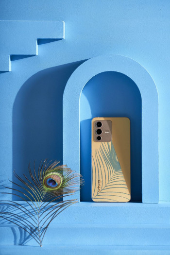 Mit Hilfe von Schablonen lässt sich die Rückseite individuell gestalten. (Bild: Vivo)